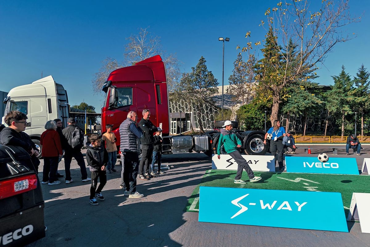 El público que estuvo en el Auto Show en el predio Ferial Córdoba participó de diferentes acciones propuestas por la terminal Iveco.