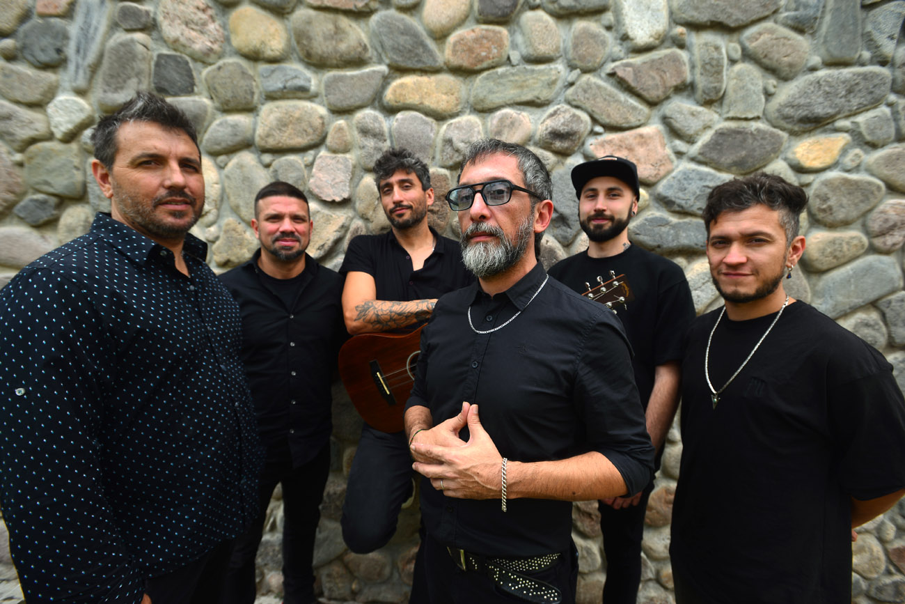 La banda cordobesa Calle Vapor dió un show en el ciclo Micro Abierto, en la redacción de La Voz. (Nicolás Bravo / La Voz)