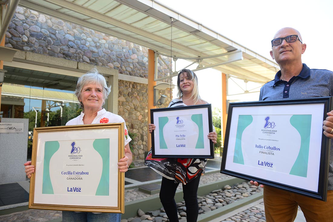 Entrega de premio a los Cordobeses destacados del año 2021:
Cecilia Estrabou, bióloga, investigadora de la UNC (ganadora Personalidad Cordobesa 2021) / Pía Ávila, de ATTA, a cargo del centro de integración trans, finalista. / Julio Ceballos, entrenador de golf adaptado para chicos con discapacidades. Finalista.
(Fotografía José Gabriel Hernández / La Voz)