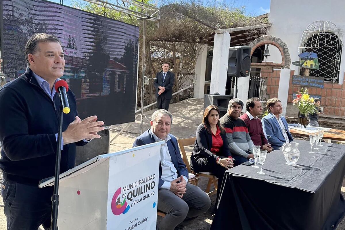 Acto de firma del convenio.