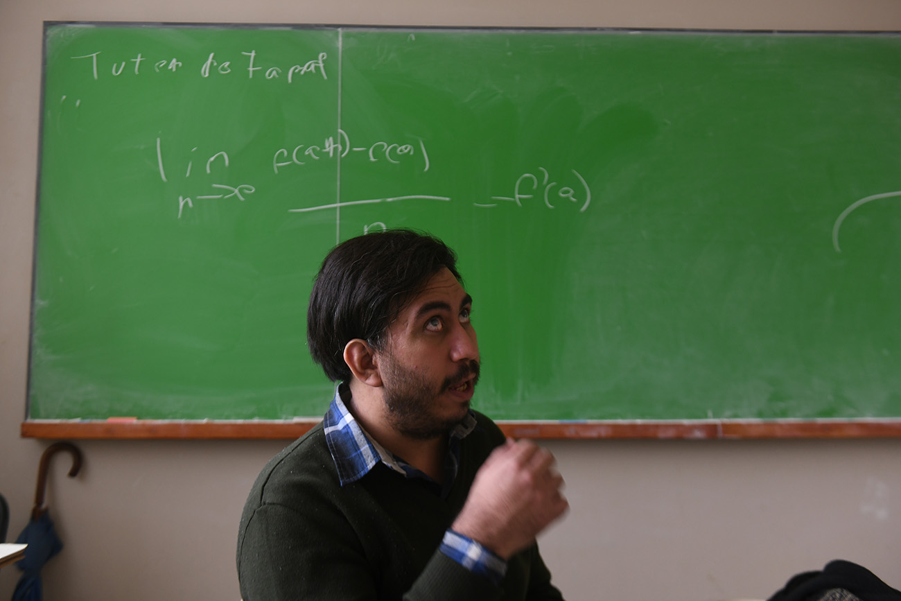 Nicolás, alienta a las personas ciegas a seguir estudiando y se propuso difundir el programa de inclusión de la Famaf para sumar estudiantes. (Foto: Ramiro Pereyra/La Voz)
