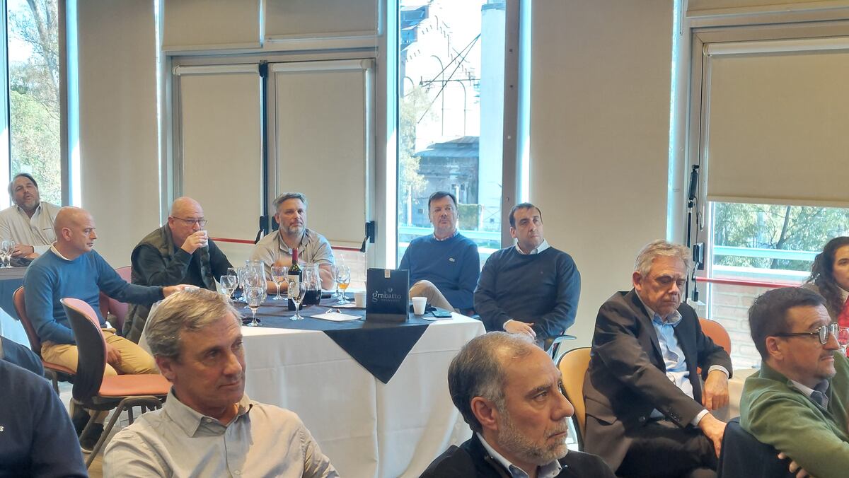 PRESENCIA. Representantes de la industria frigorífica y de la producción, durante la última charla Granadera realizada en la Bolsa de Cereales de Córdoba. (Gentileza Afic)
