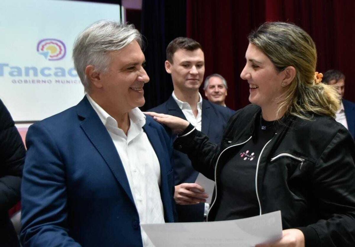 Gobierno de Córdonba. Llaryora realizó entrega de viviendas en Almafuerte (Prensa Gobierno de Córdoba)