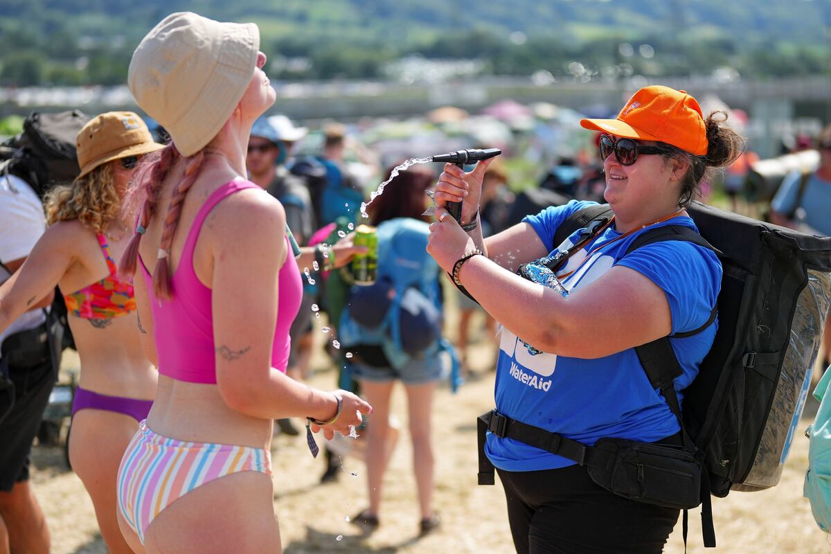 El verano inglés no será tan abrasivo como el nuestro, pero amerita refrescada. (AP)