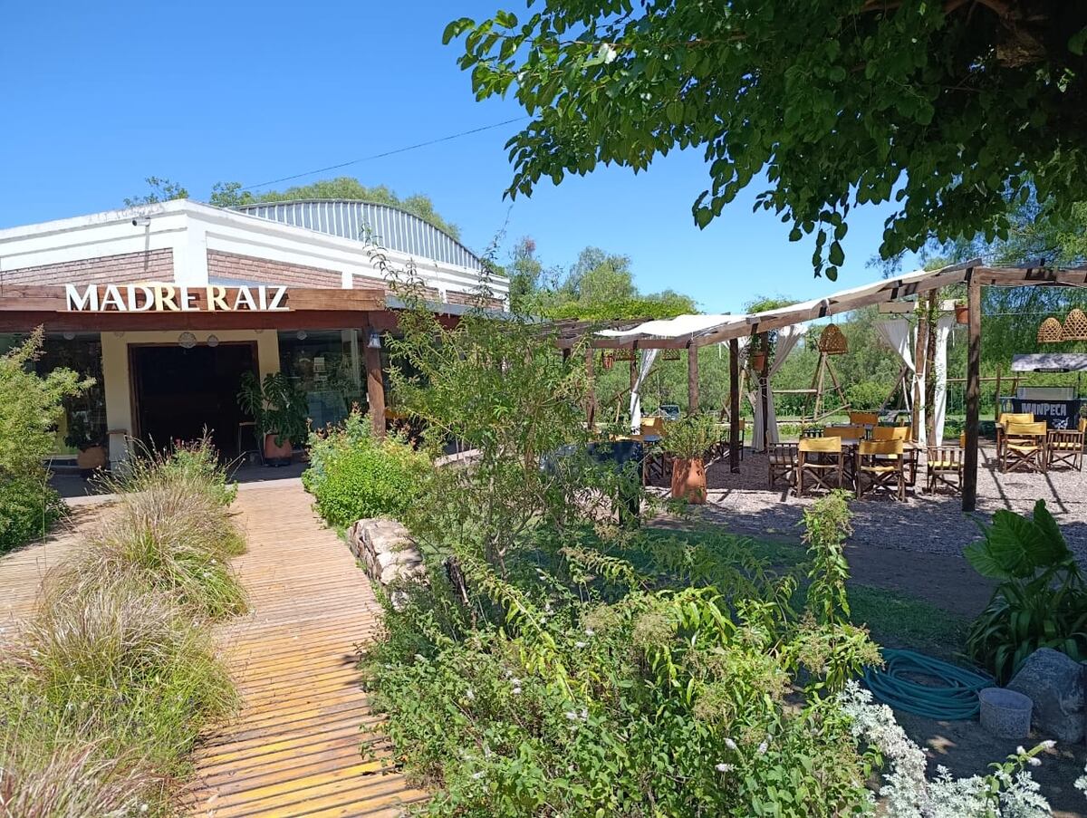 Madre Raiz es uno de los proyectos más interesantes de la zona, combinando panadería con restaurant.
