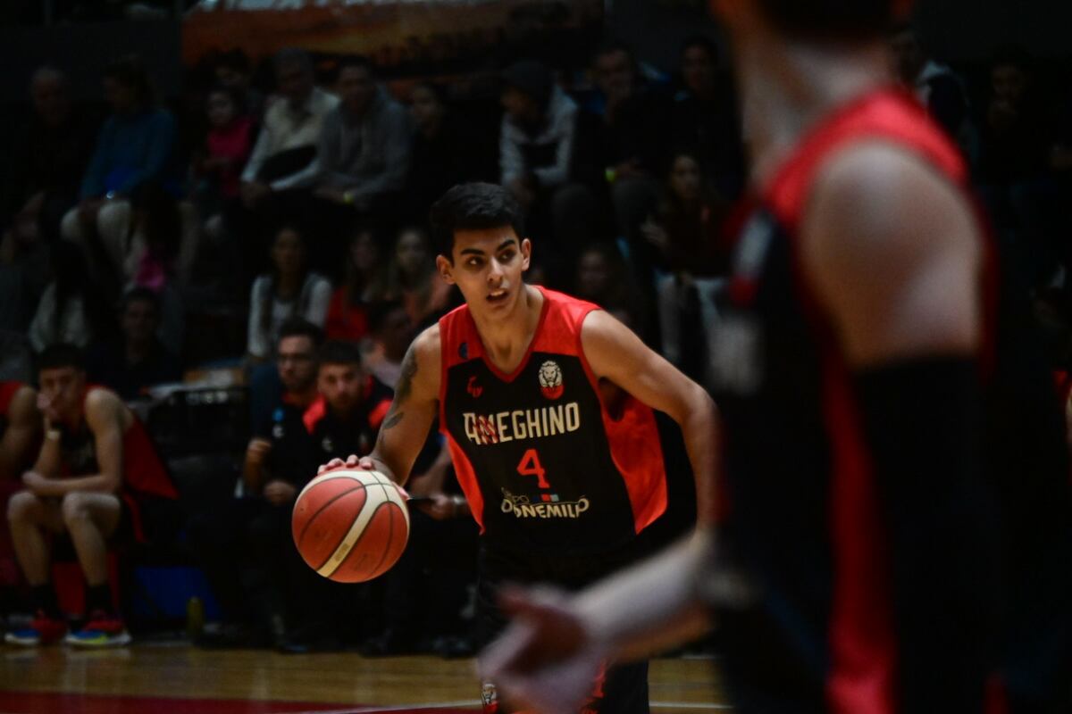 Emiliano Lezcano en su paso por Ameghino de Villa María en la Liga Argentina