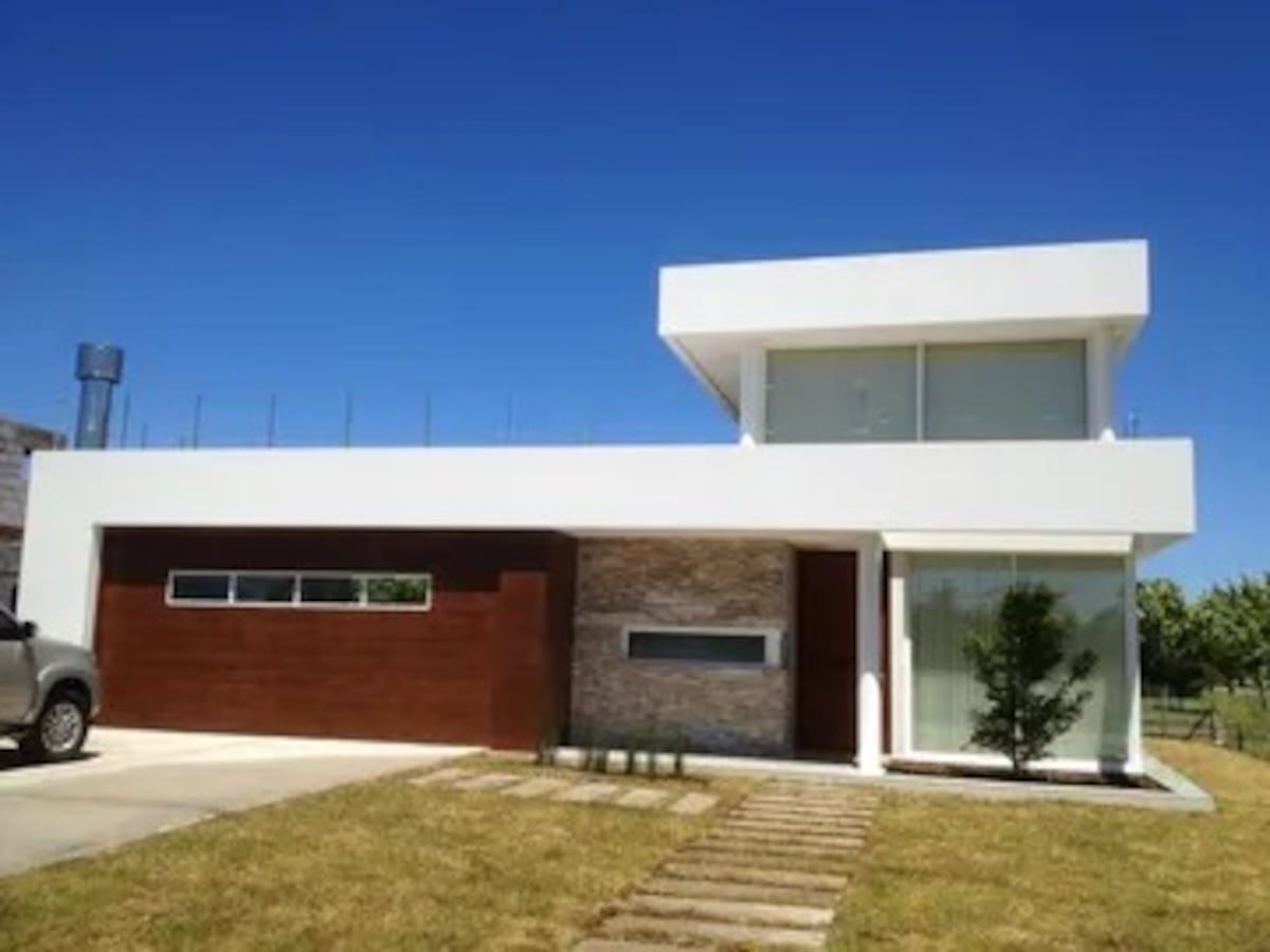 ¿Cuánto cuesta alquilar una casa con pileta en un barrio cerrado para el verano 2026?