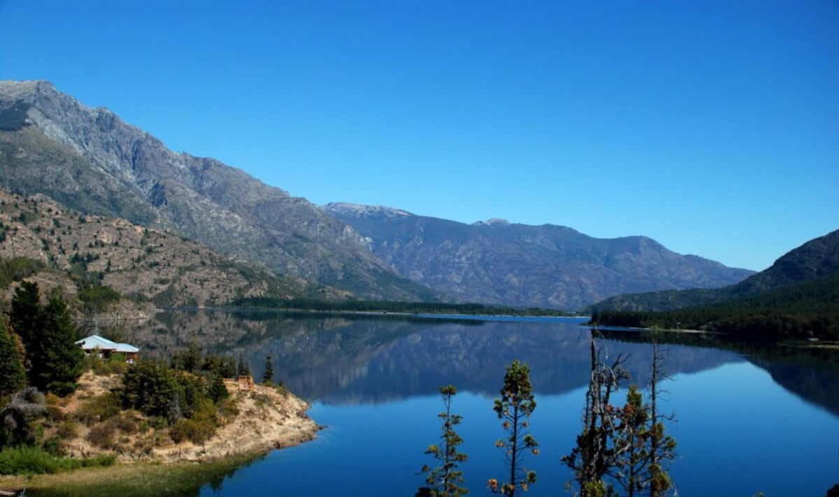 El lago de Epuyén cuenta con una vista impresionante.
