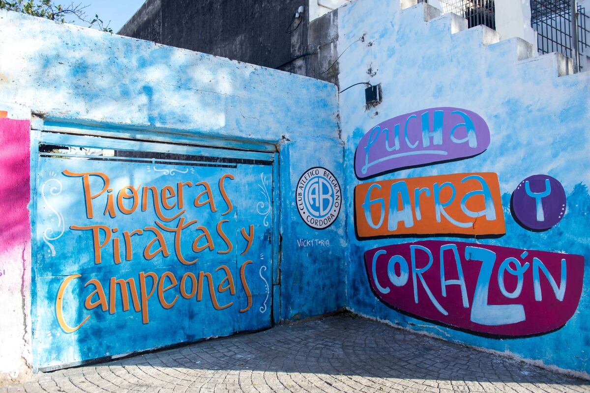 El mural distingue la gran historia del fútbol femenino del club.(Foto: Club Atlético Belgrano)