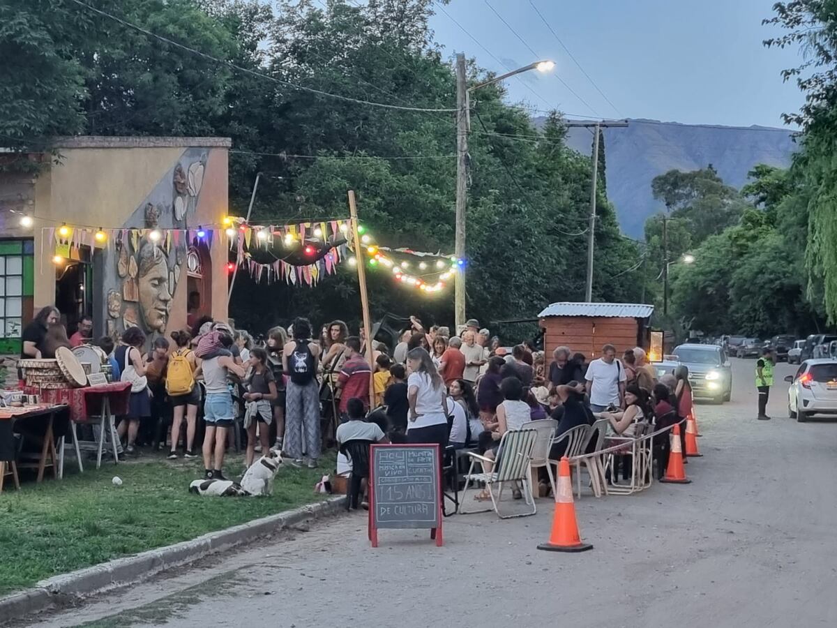 La biblioteca popular de Luyaba festejó y Andruetto fue la figura central invitada (La Voz)