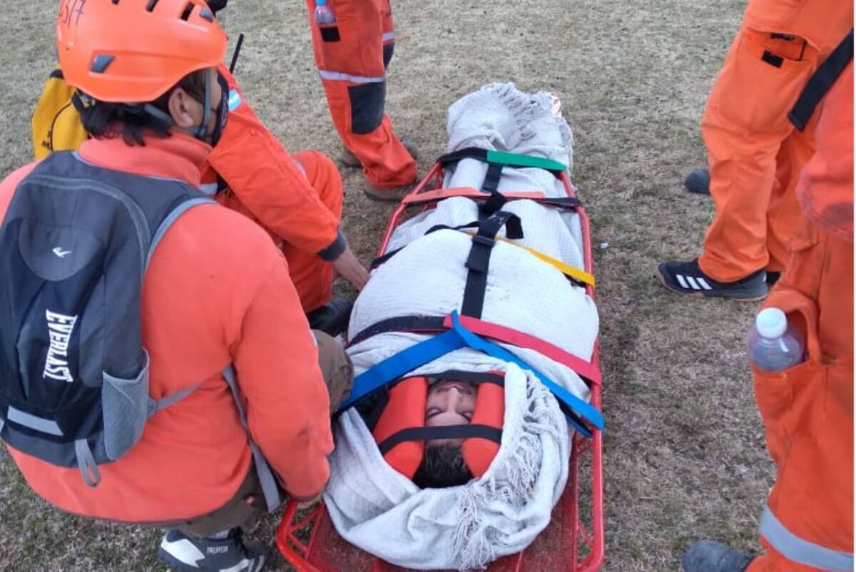 Bomberos rescataron a un joven que se golpeó la cabeza subiendo al Champaquí (Gentileza Bomberos).