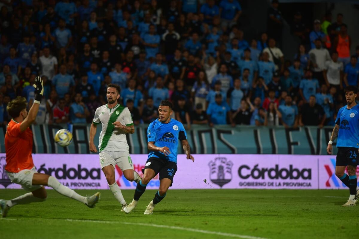 Belgrano vs. Banfield, este sábado en el Gigante de Alberdi. (Nicolás Bravo / La Voz)
