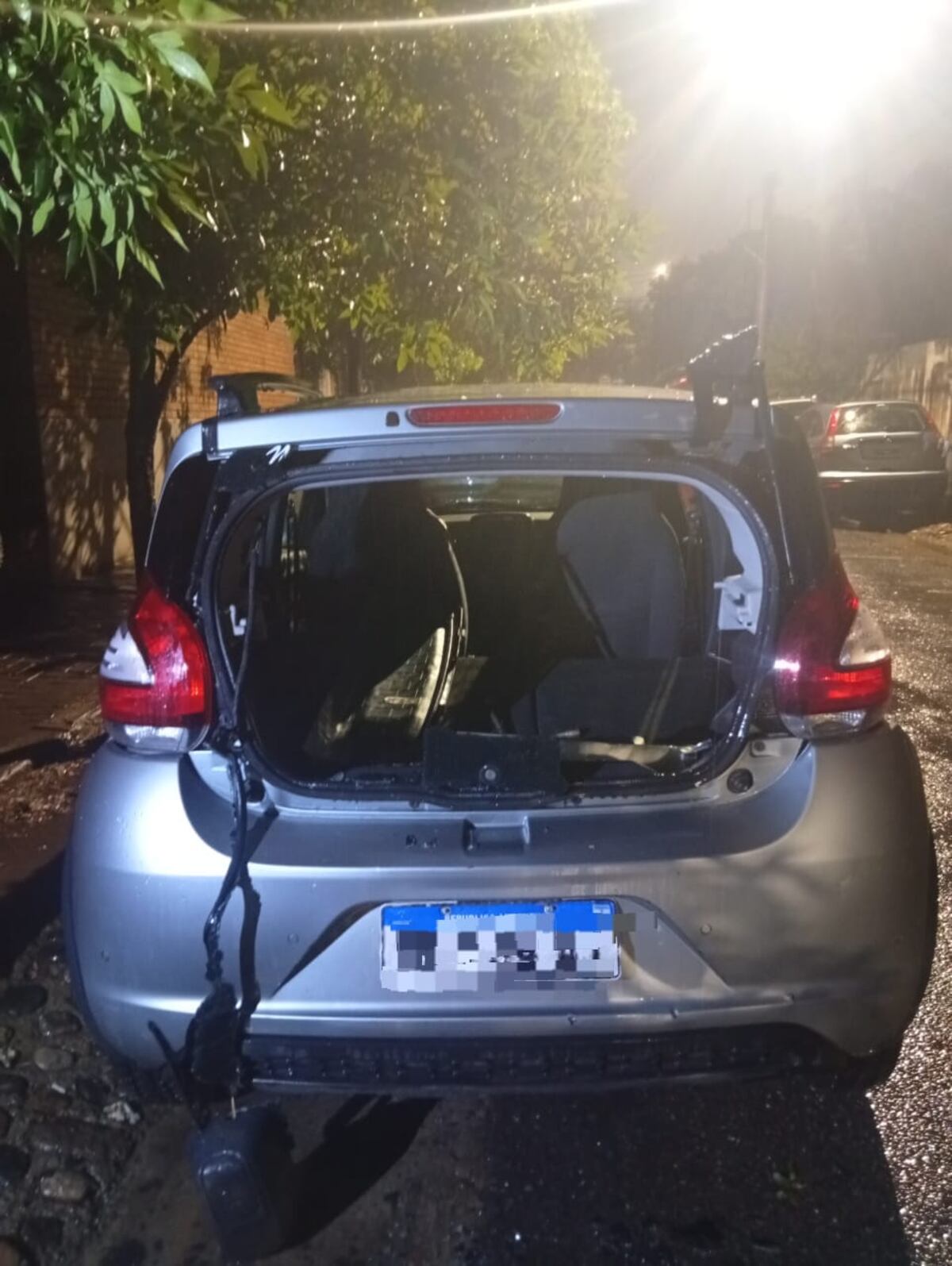 Córdoba: detuvieron a una pareja acusada de dañar autos estacionados en Villa Belgrano. (Policía)