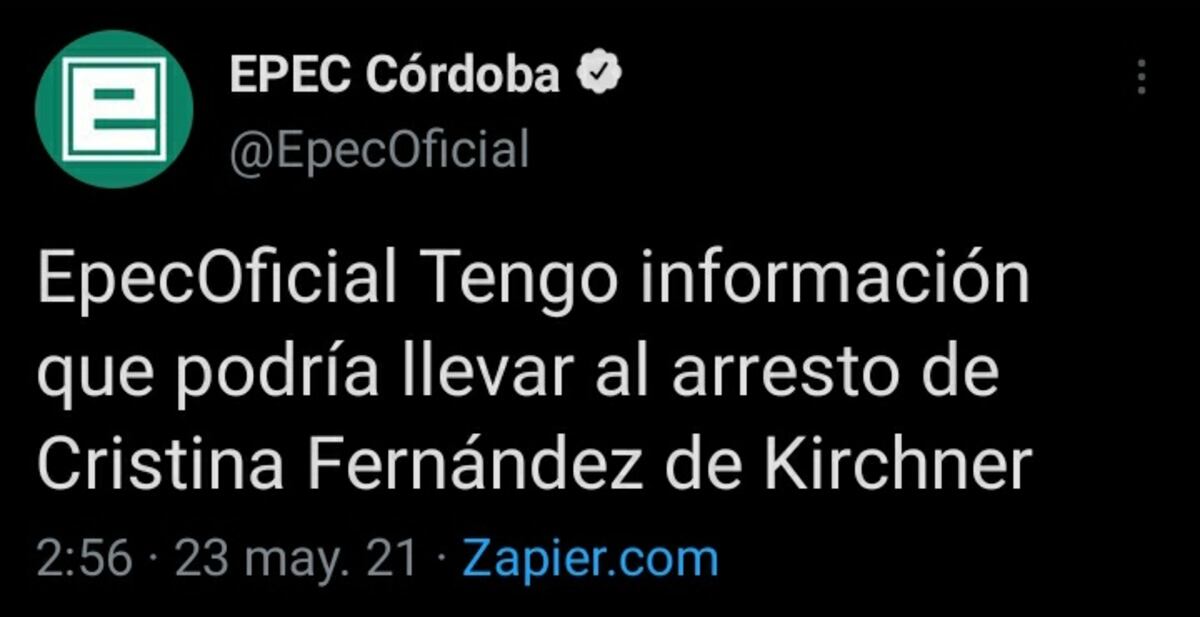 Los mensajes que aparecieron en la madrugada de este domingo.