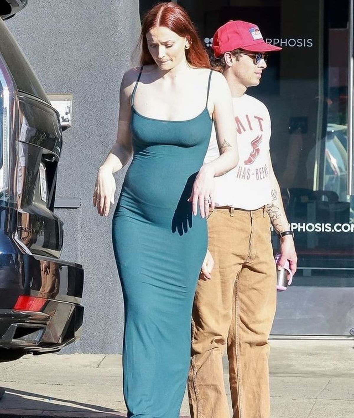 Las primeras fotos que se vieron de Sophie Turner embarazada por segunda vez.