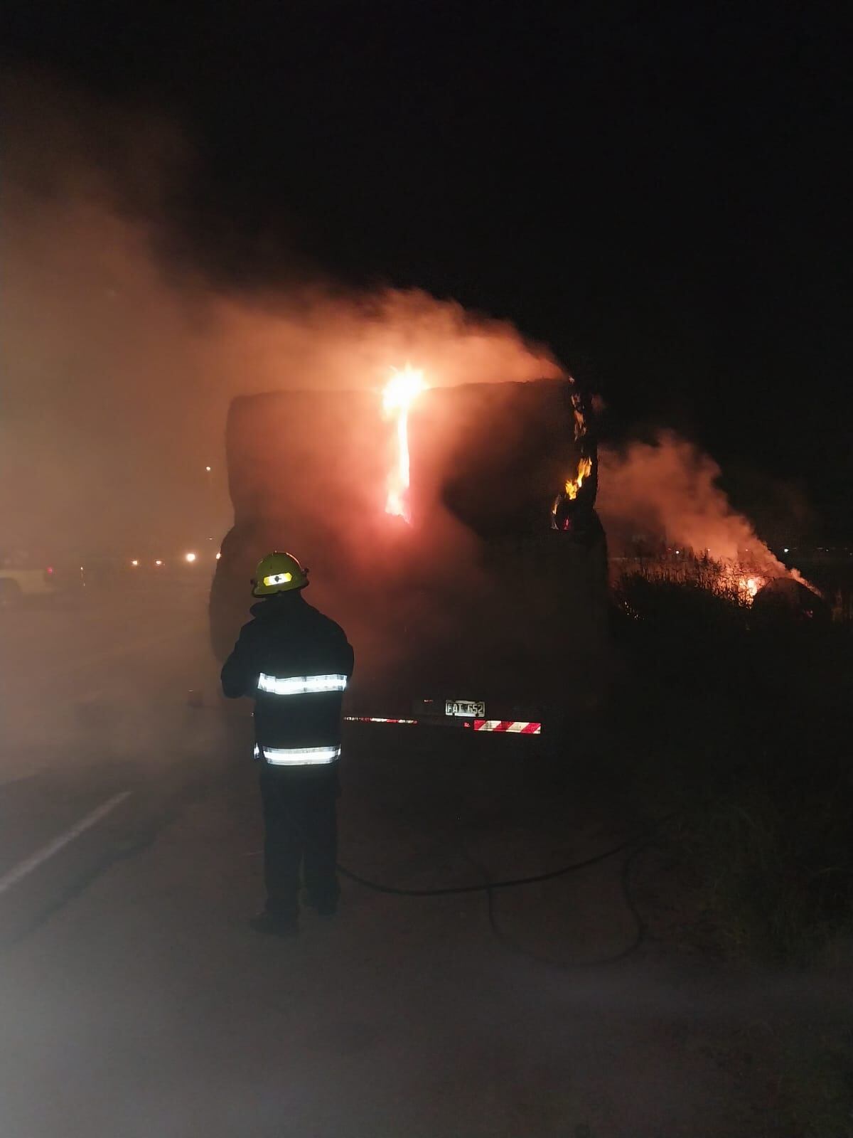El fuego en la ruta. (Policía)