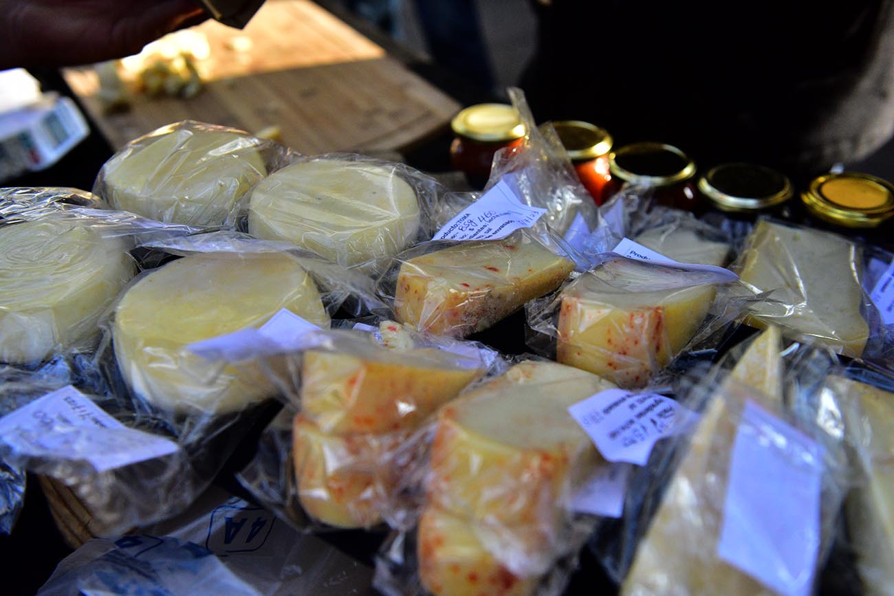 Feria de alimentos agroecológicos de Villa Allende  Plaza que está frente a la iglesia ( Av. del Carmen 170 ). (José Gabriel Hernández / La Voz)