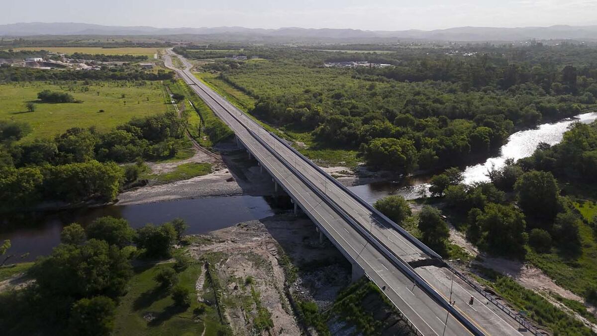 Nueva autovía de ruta provincial 5, entre Alta Gracia y Villa Ciudad de América, en el Valle de Paravachasca. (Facundo Luque / La Voz)