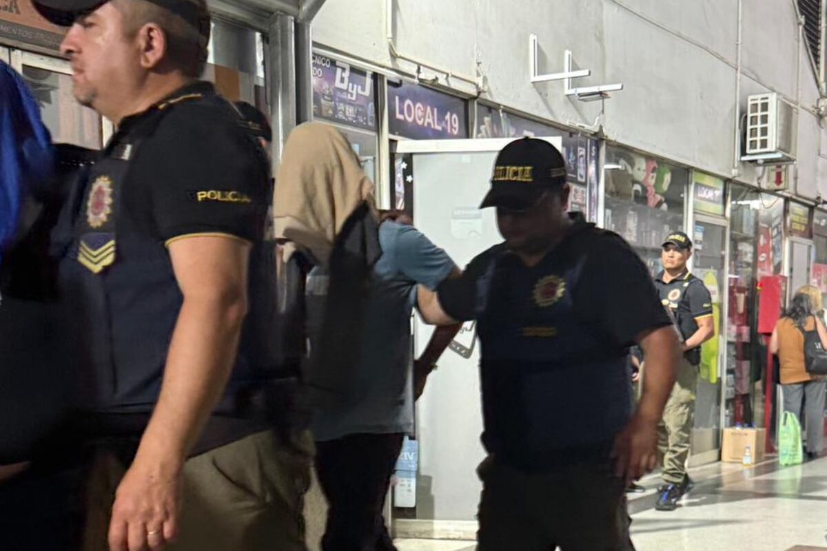 La Justicia no descarta nuevas detenciones por los celulares robados en la Galería Espacial. (Policía).