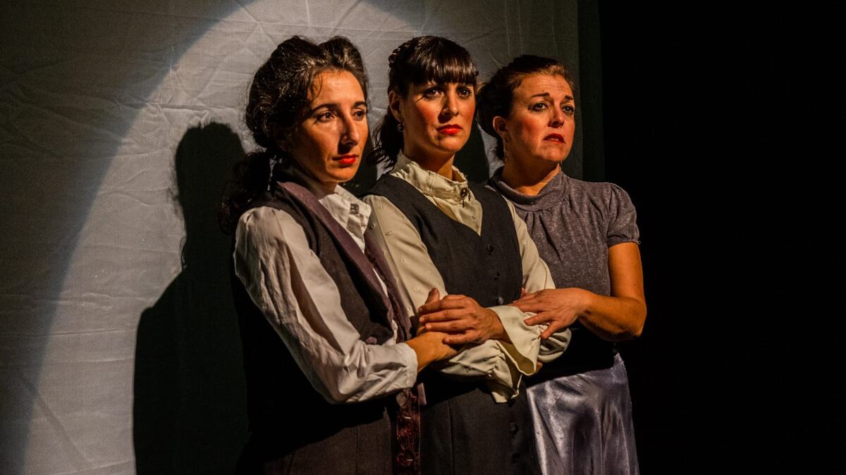 Obra Las tres hermanas, dirigida por David Piccotto.