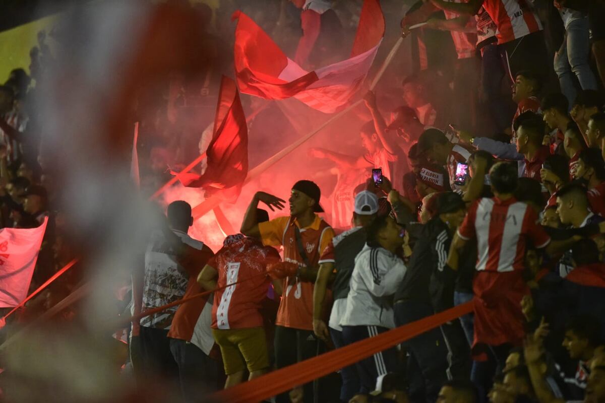 Los hinchas de Instituto en el partido ante Quilmes. (La Voz).