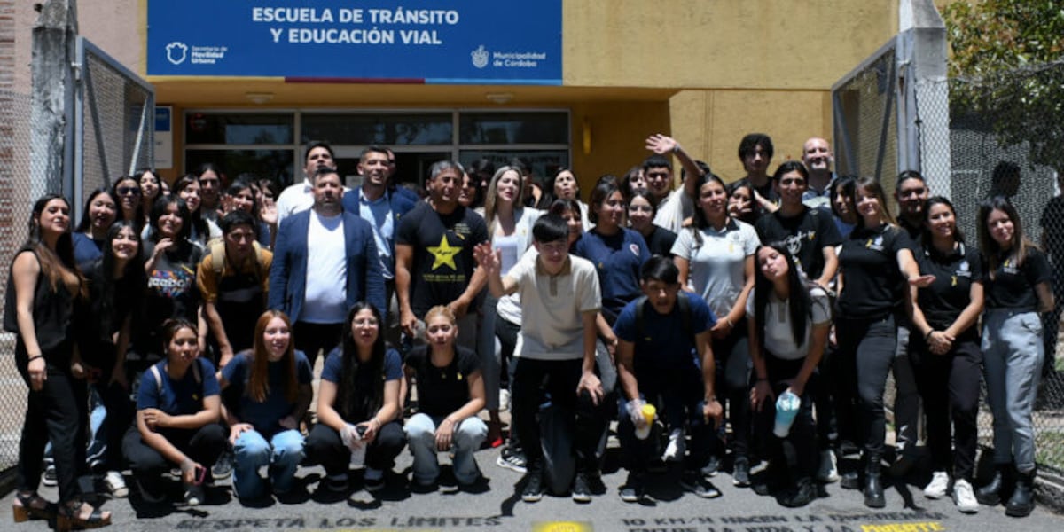 Semana en Recuerdo de las Víctimas de Siniestros Viales. El lanzamiento se realizó con alumnos del IPEM 19 Poeta Oscar Guiñazú. (Municipalidad de Córdoba)