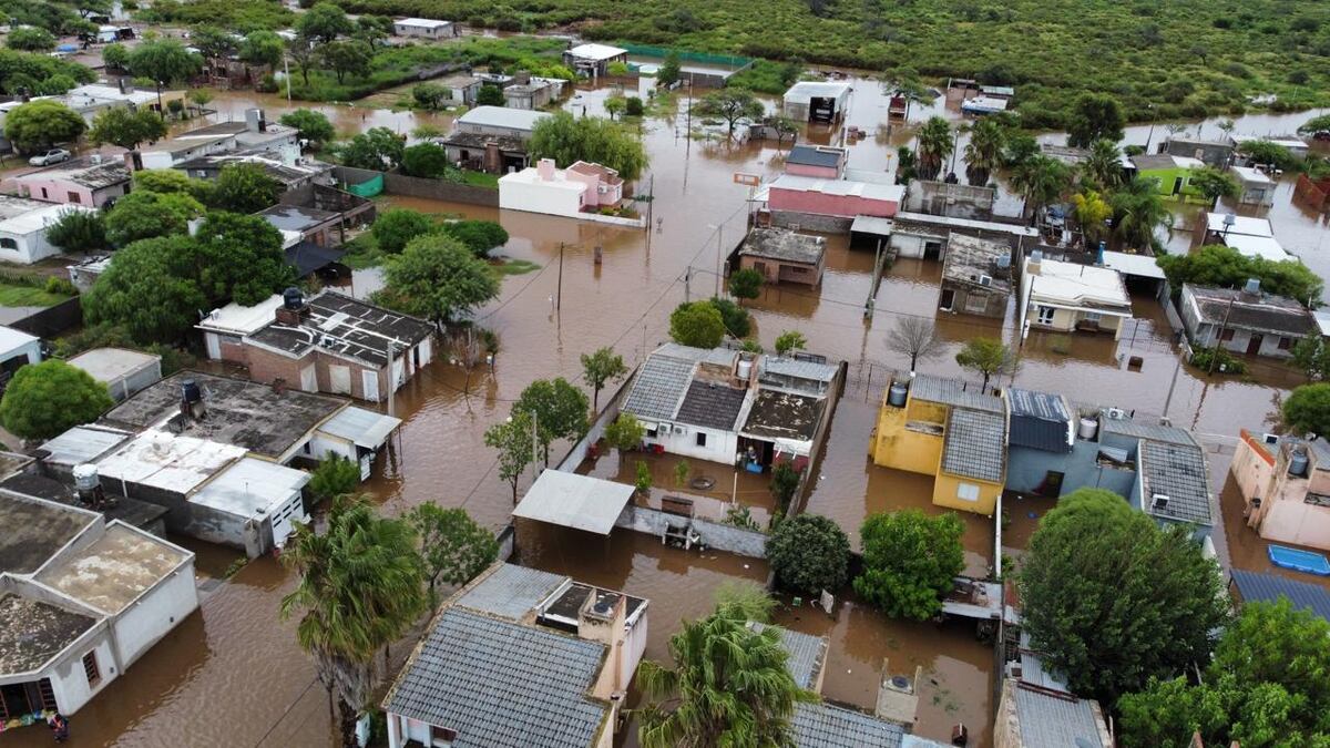 Obispo Trejo bajo el agua. Sufre la tercera inundación en los últimos 10 años. (Gentileza Marcelo Gaido)