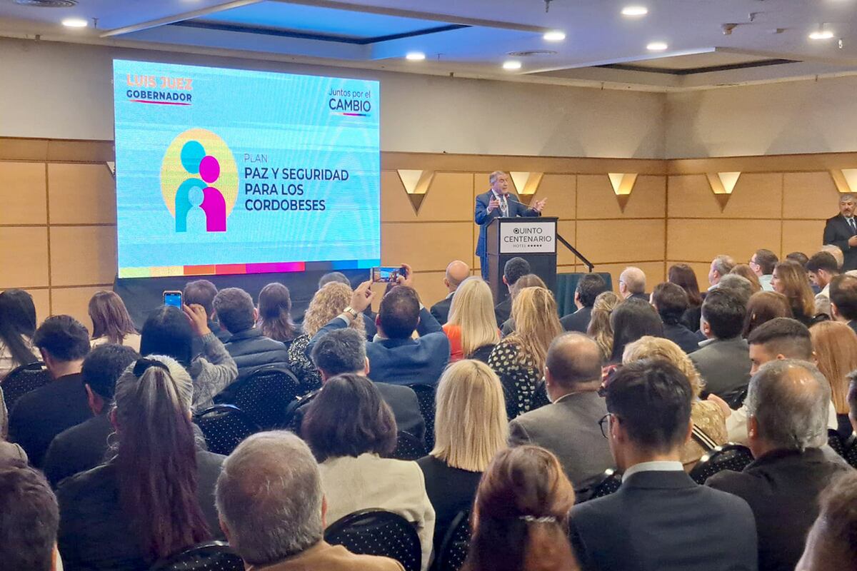Luis Juez, candidato a Gobernador de Córdoba, presenta sus propuestas de campaña en el hotel Quinto Centenario. (Nicolás Bravo / La Voz)