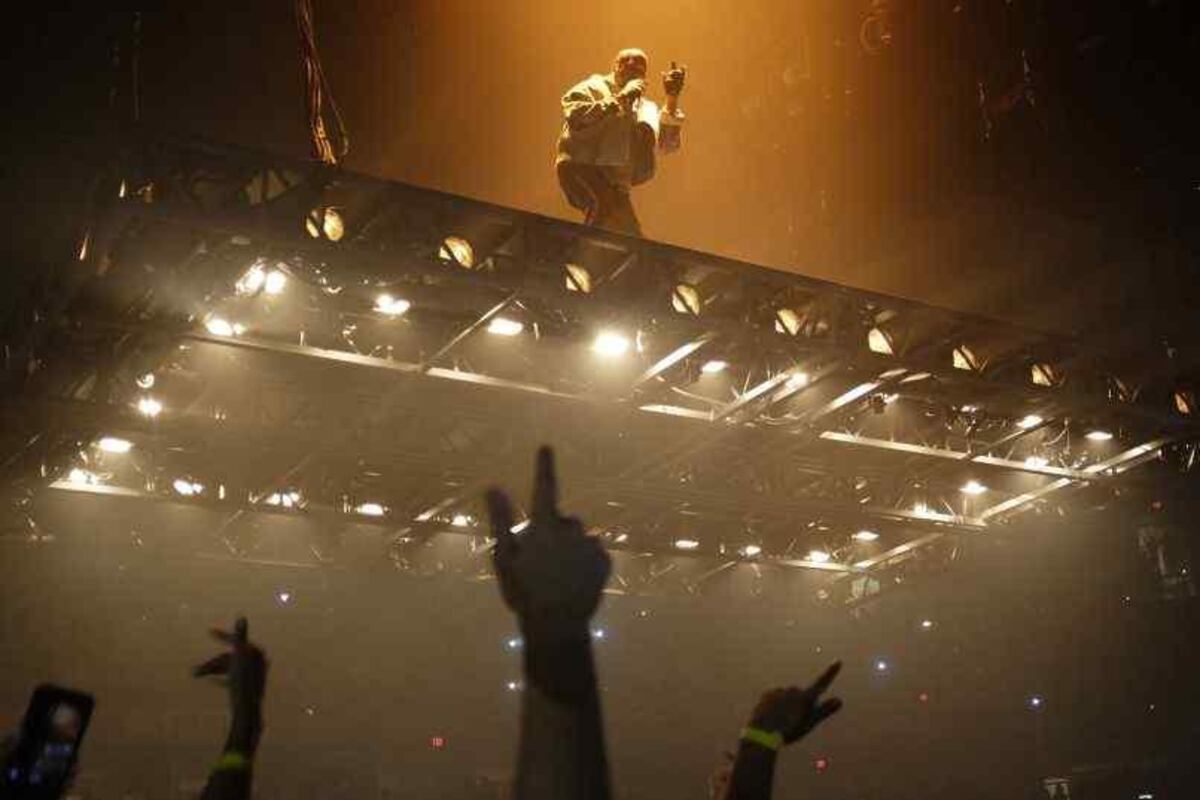 Vimos el nuevo show de Kanye West: un gran ego en la penumbra
