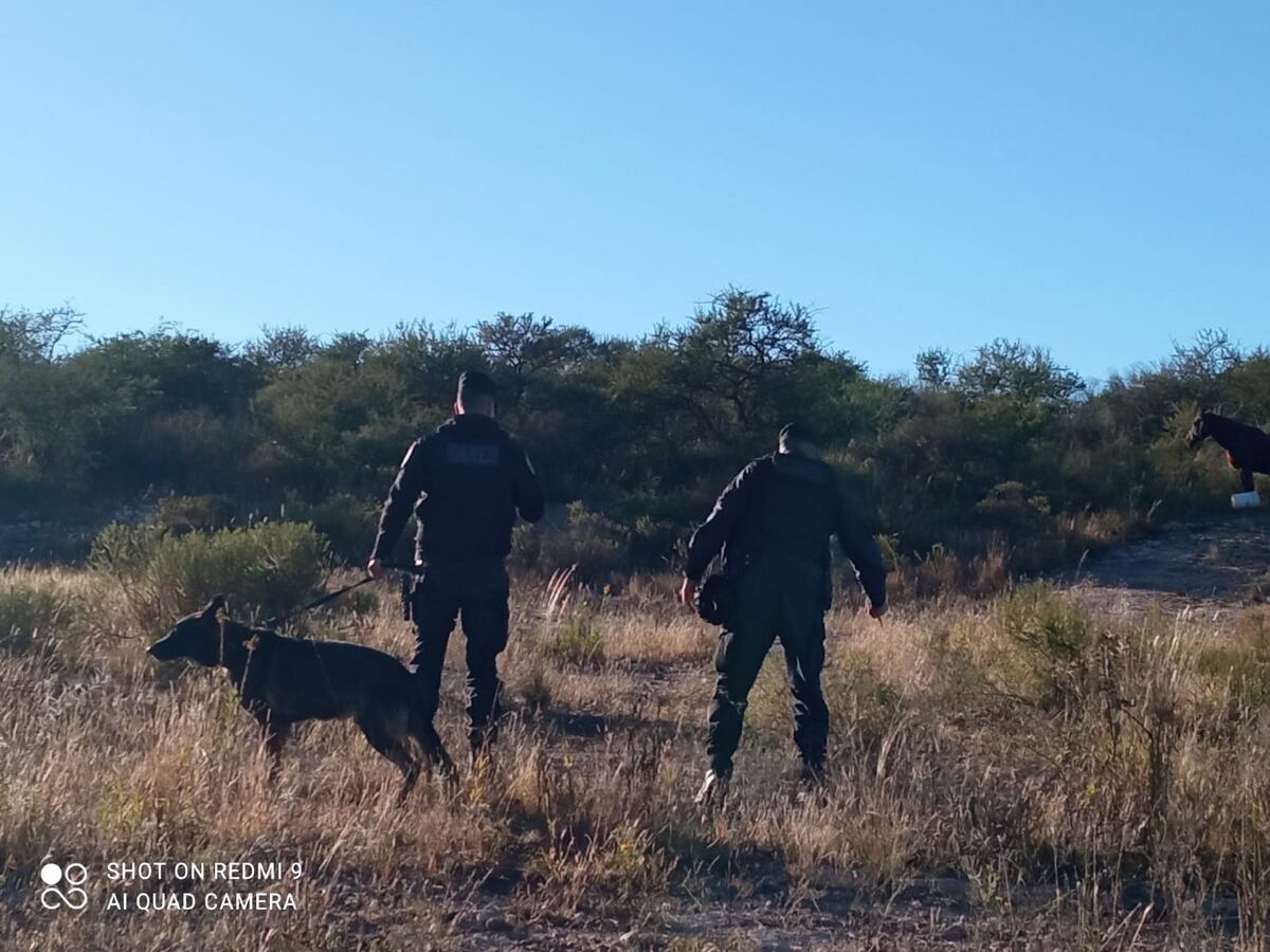Intensa búsqueda desplegaron policías y bomberos por el hombre desaparecido en Traslasierra. (Policía)