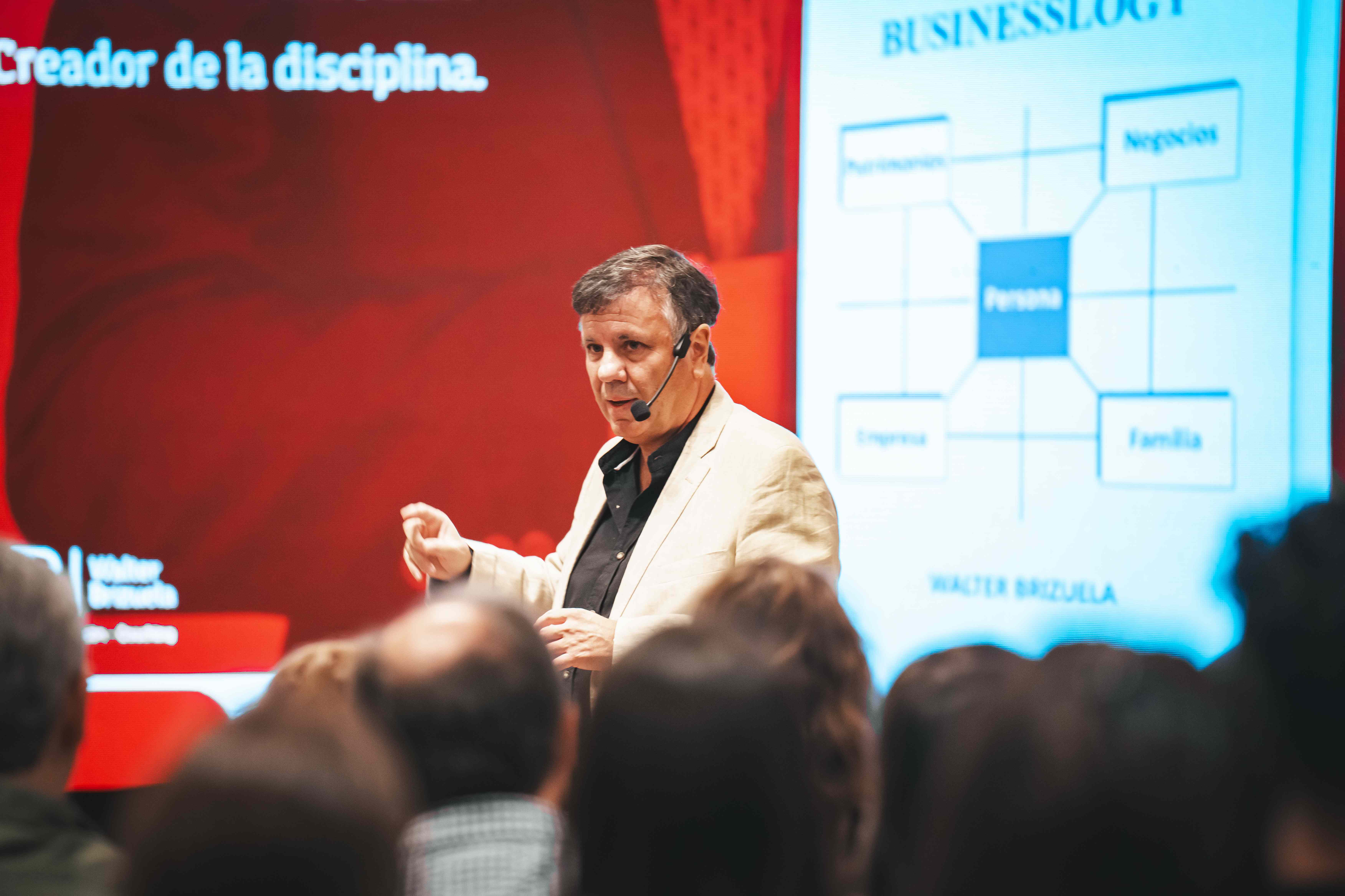 El consultor Walter Brizuela presentó su libro sobre empresas familiares y su disciplina Negociología. (Gentileza Walter Brizuela)