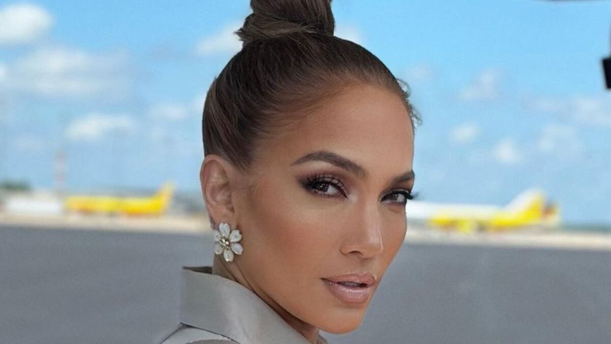 Con un look nude, Jennifer López se llevó todas las miradas. / instagram