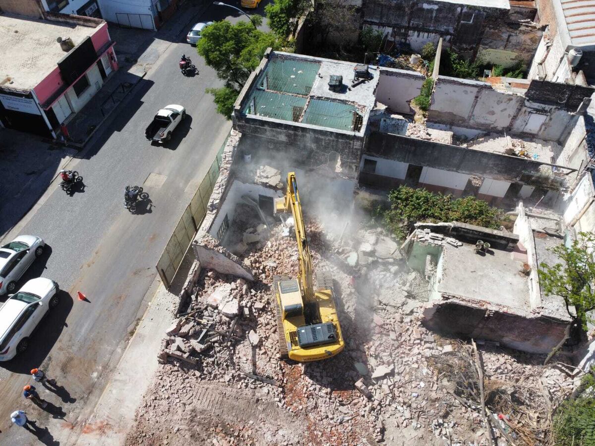 Las ultimas casas se están demoliendo para el ensanche de la calle Maipu