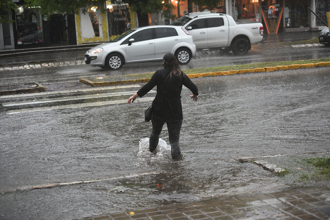 El meteorólogo Marcelo Madelón explicó que este tipo de tormentas se dan durante todos los veranos. (Pedro Castillo/LaVoz)
