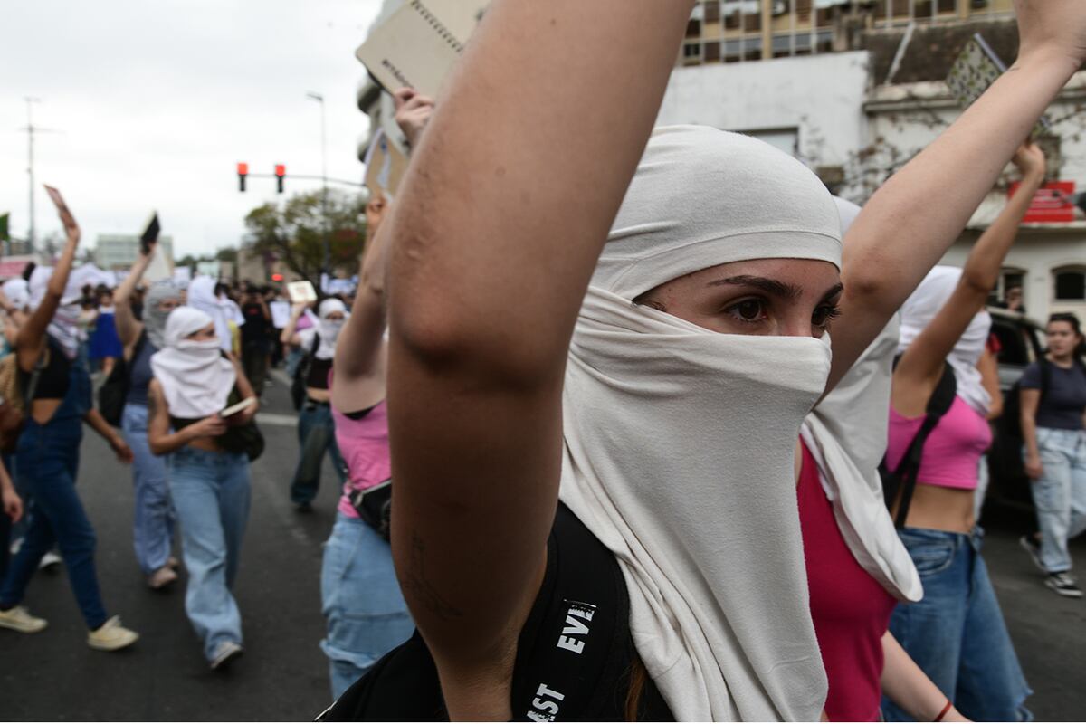 Tercera marcha universitaria tras el veto de Javier Milei. (Ramiro Pereyra / La Voz)