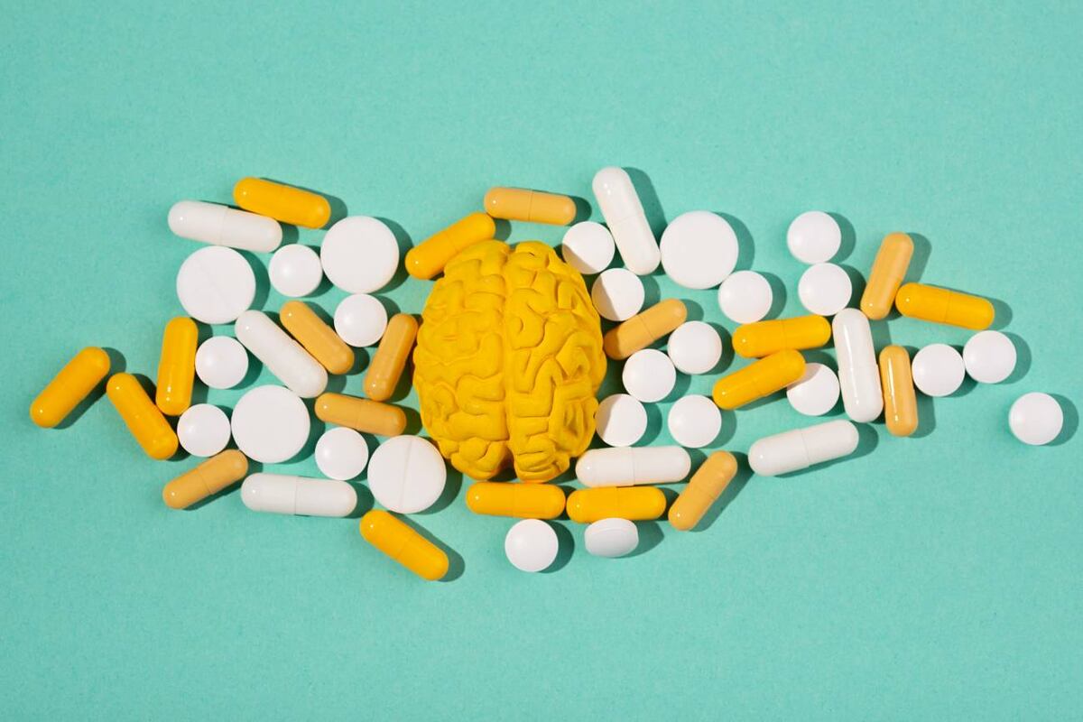 El treonato de magnesio es el único tipo de magnesio que atraviesa la barrera hematoencefálica: por eso puede mejorar la memoria, el aprendizaje y la salud cerebral, según expertos. (Freepik)