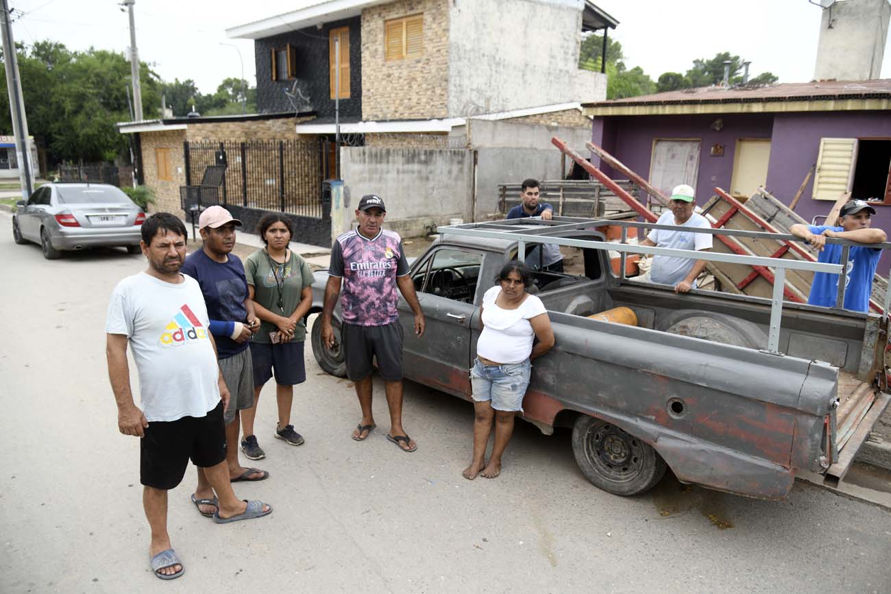 Varias familias buscan sus recursos de lo que reciclan. (Ramiro Pereyra /La Voz)
