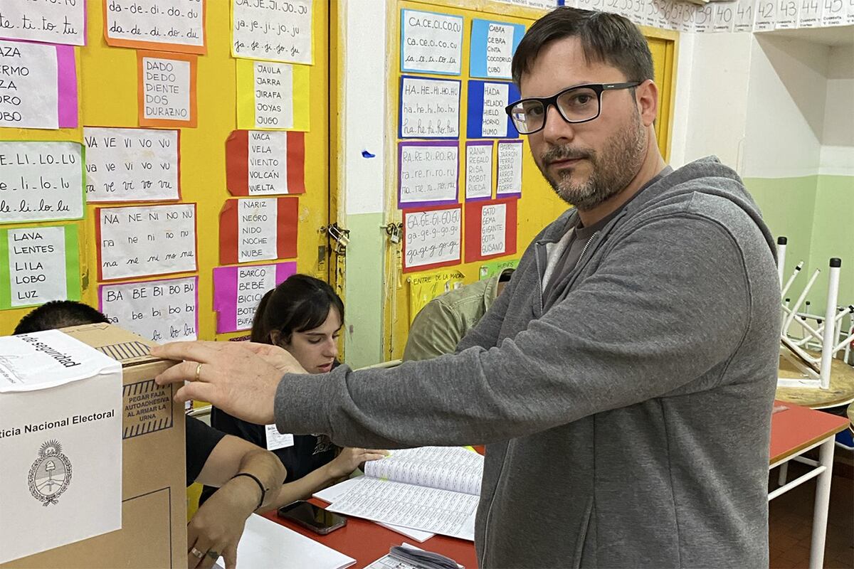 El voto de Oscar Agost Carreño (X).