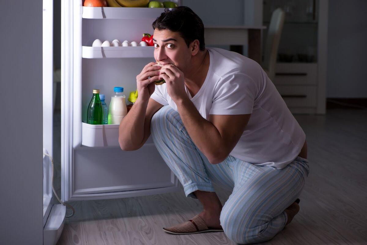 Expertos advierten contra el etiquetado de los alimentos como "buenos" o "malos", lo que puede intensificar el comer impulsado por la culpa. (Imagen ilustrativa)
