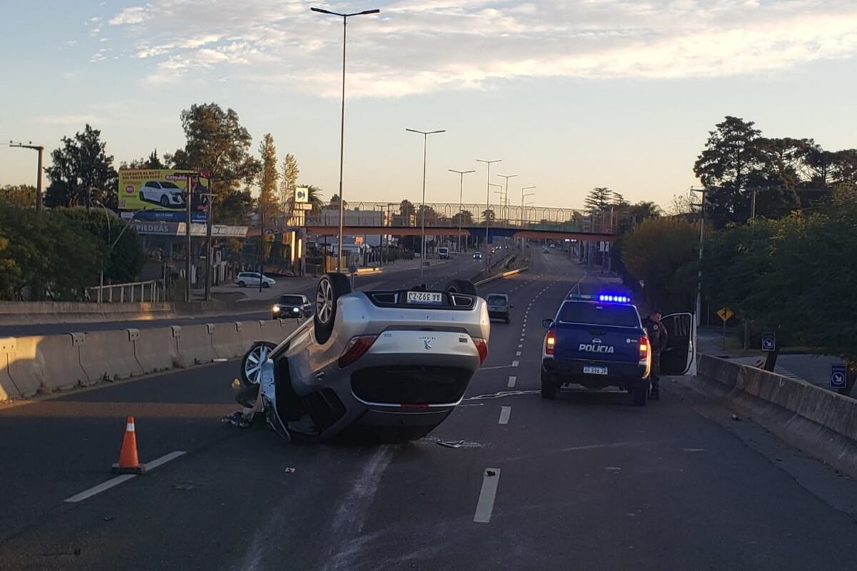 La avenida La Voz del Interior de Córdoba no deja de ser escenario de graves siniestros viales. (Ramiro Pereyra/La Voz)