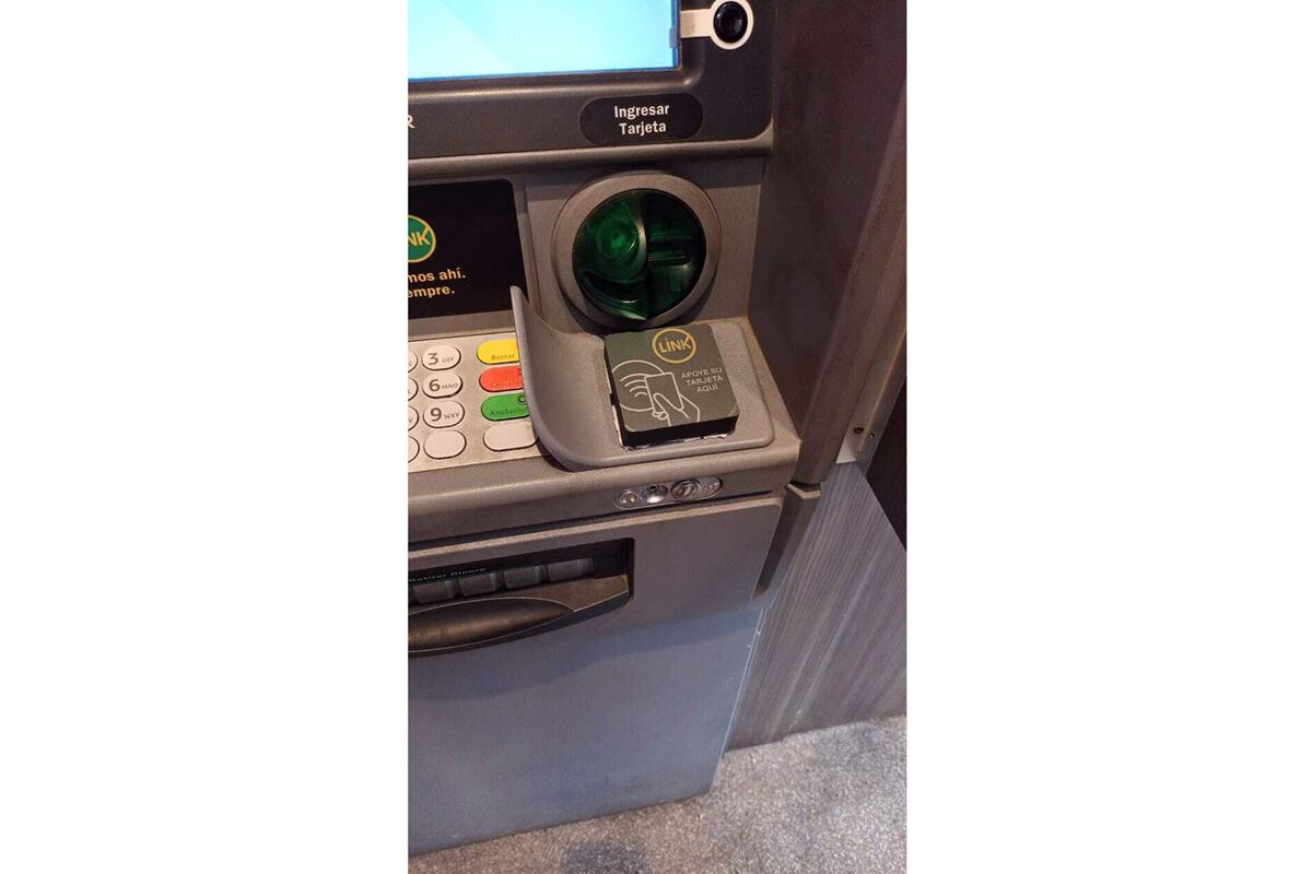 Nueva forma de estafa en cajeros automáticos. (La Voz)