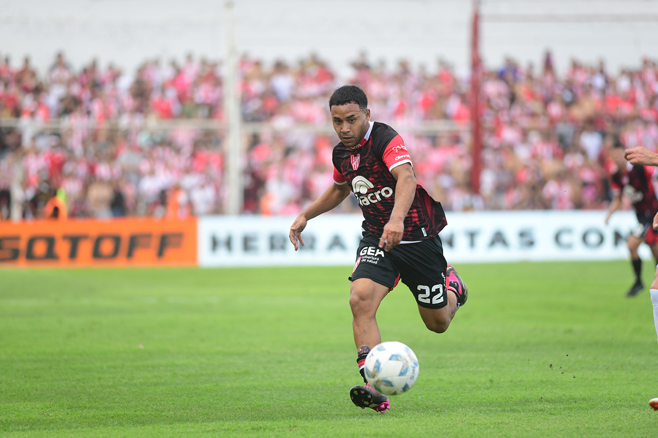 Puebla Instituto perdio de local ante Independiente de Tevez por 2 a 0 ( Ramiro Pereyra /La Voz)
