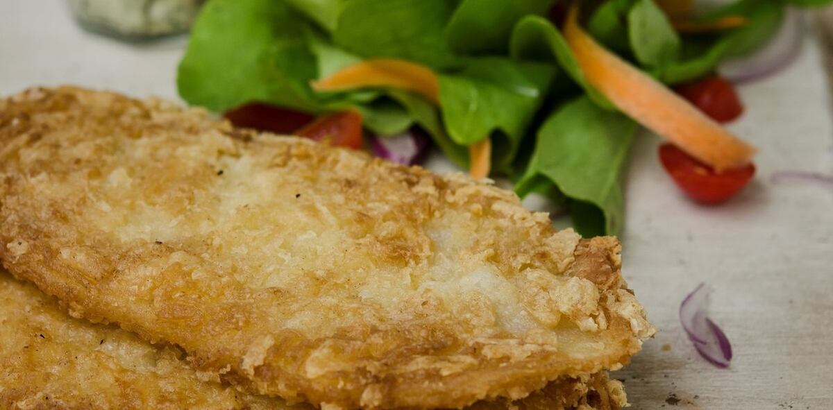Milanesas de papa: una receta rendidora y el truco clave para que no se desarmen