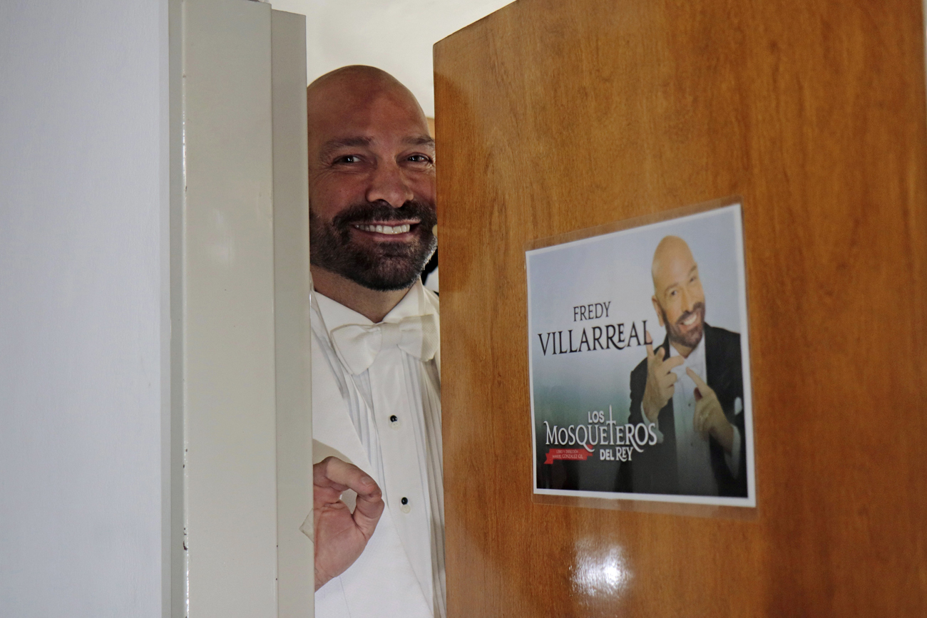 Freddy Villarreal, actor, humorista. Los Mosqueteros del rey. (La Voz)