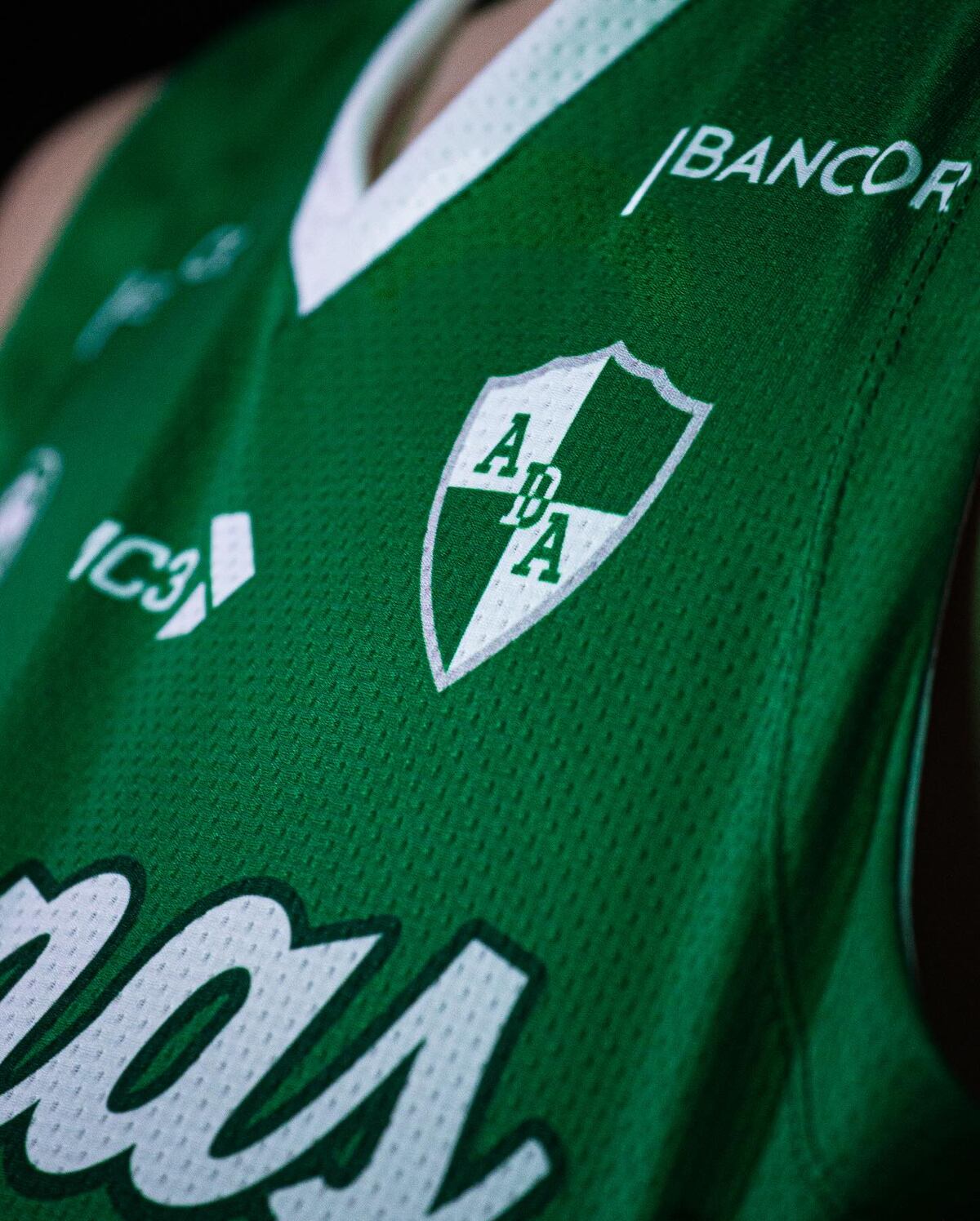 Atenas presentó la nueva camiseta, que usará en la temporada 2025/2026 de la Liga Nacional. (Ignacio Lingua / Prensa Atenas)
