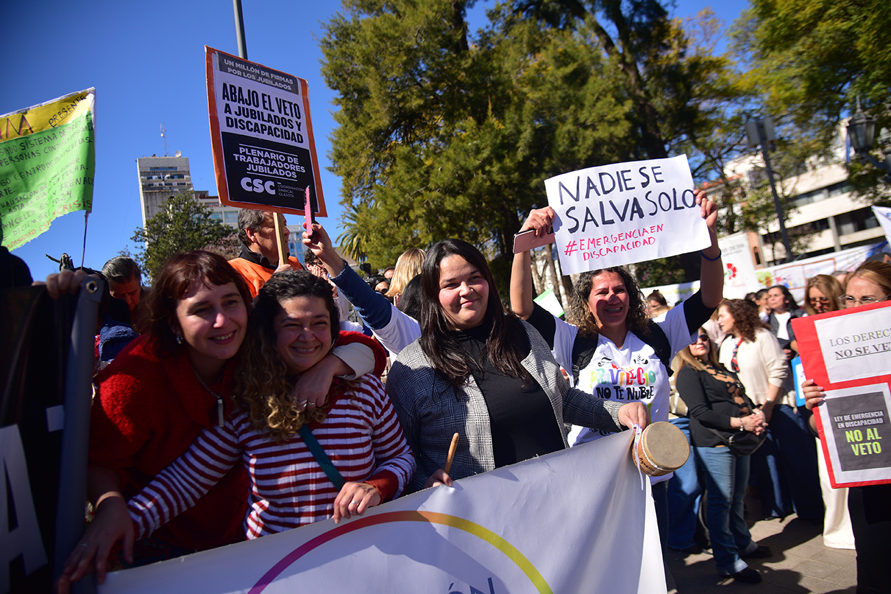 Paro y movilización de sectores de discapacidad en defensa a la ley de Emergencia en Discapacidad y en rechazo al veto presidencial. (Pedro Castillo / La Voz)