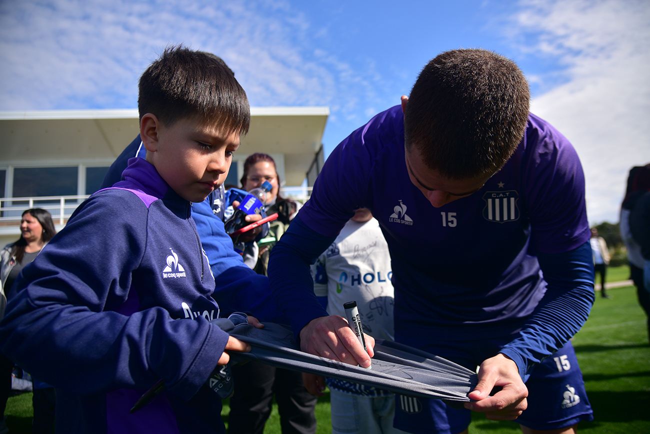Experiencia Talleres para socias y socios. Pueden acceder a un entrenamiento del plantel profesional y tienen un momento de contacto con futbolistasFoto: Pedro Castillo / La Voz 