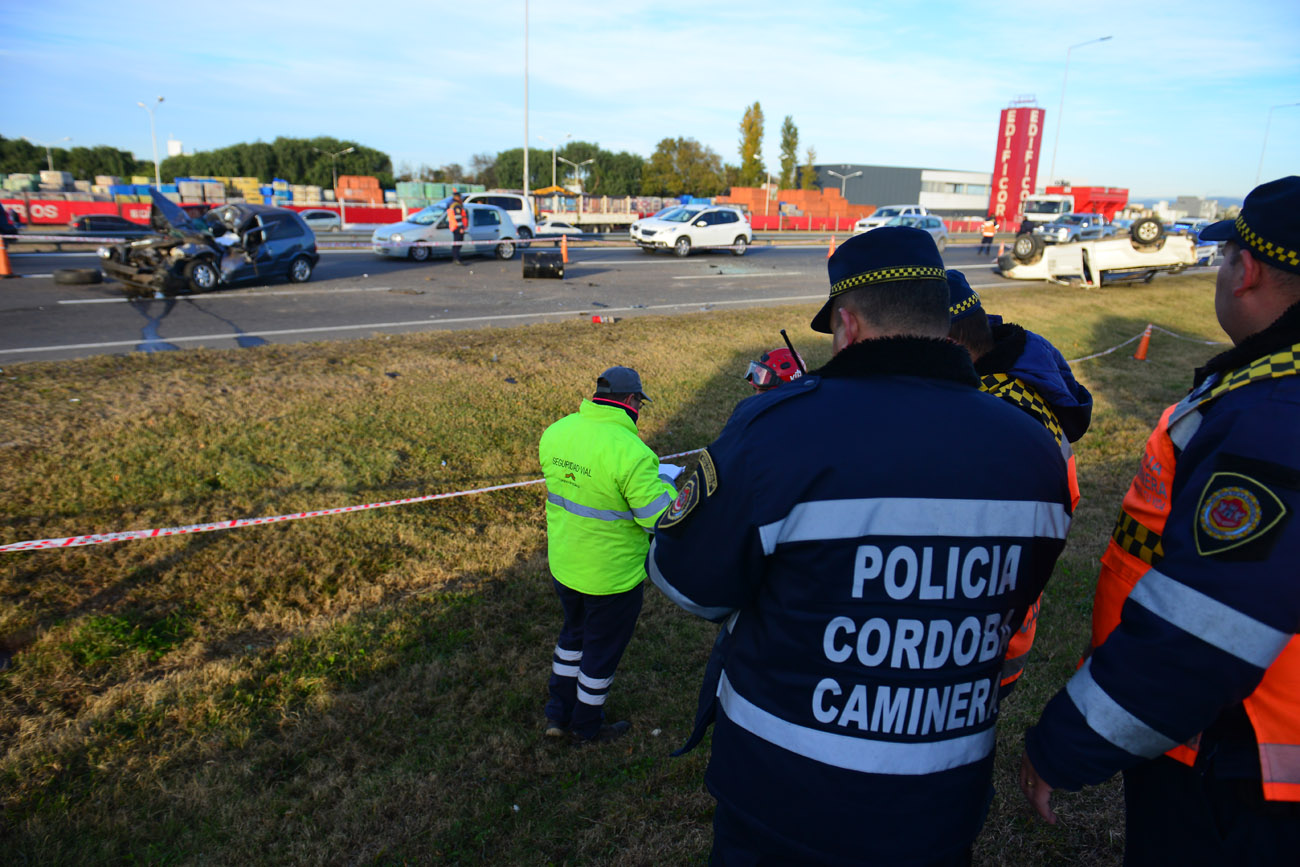 Accidente fatal sobre avenida Circunvalación a la altura de Edificor. (Nicolás Bravo / La Voz)