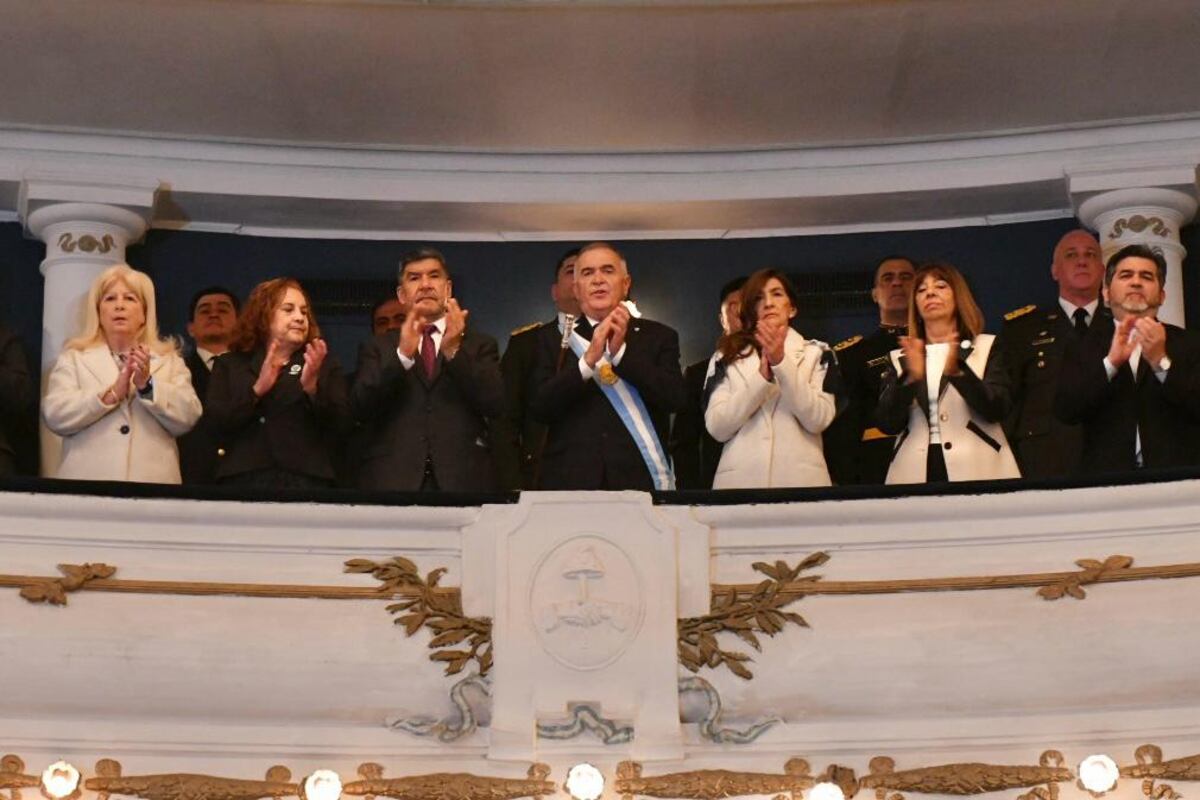 Jaldo encabezó la gala oficial en el Teatro San Martín por el Día de la Independencia