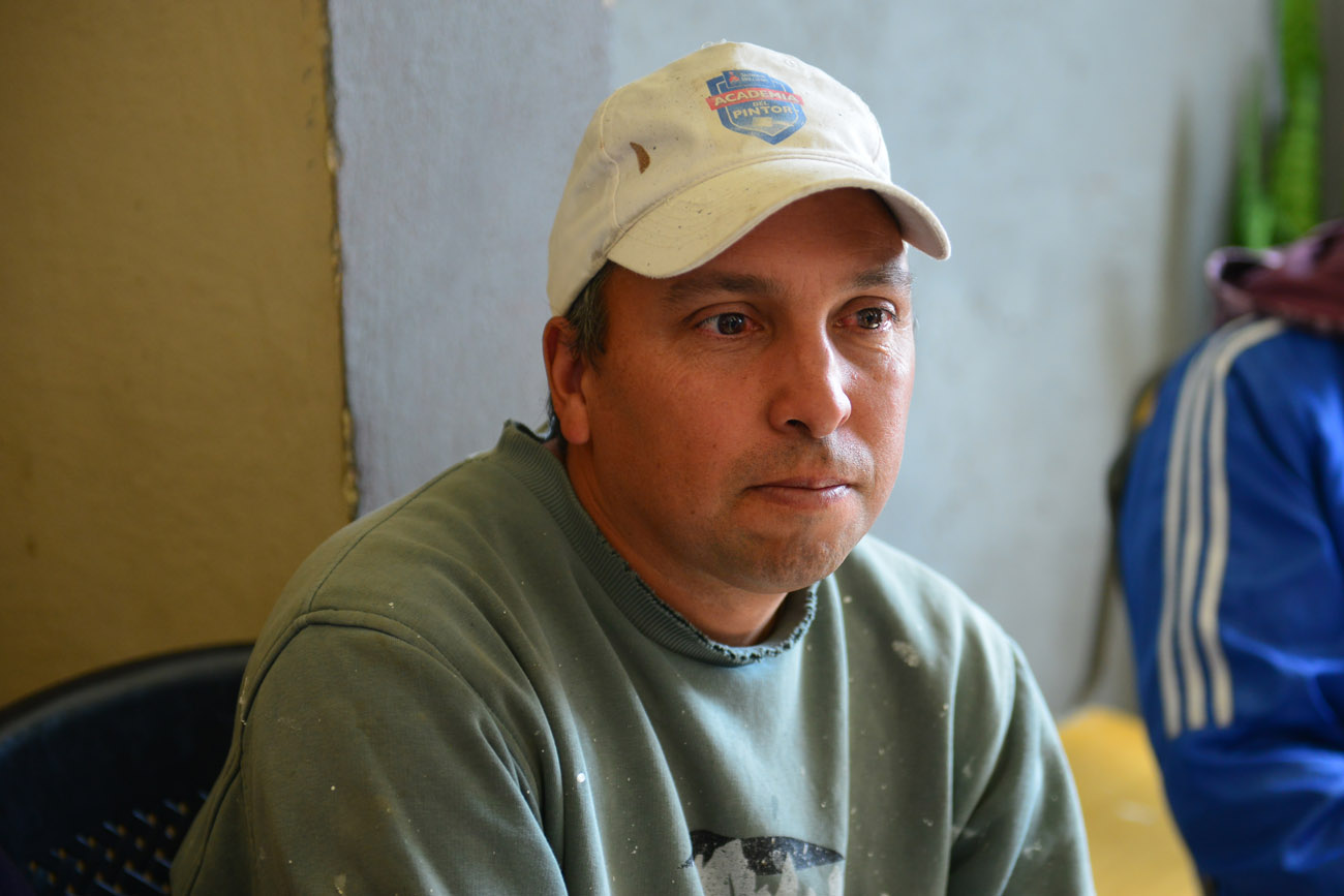 Marcelo Pérez (44) tenía tarifa social y se acerco al Centro Vecinal del barrio Marqués de Sobremonte para anotarse en el Rase. (Nicolás Bravo / La Voz)